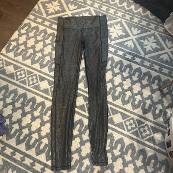 Lululemon leggings size 4 black/silver - Picture 1 of 2